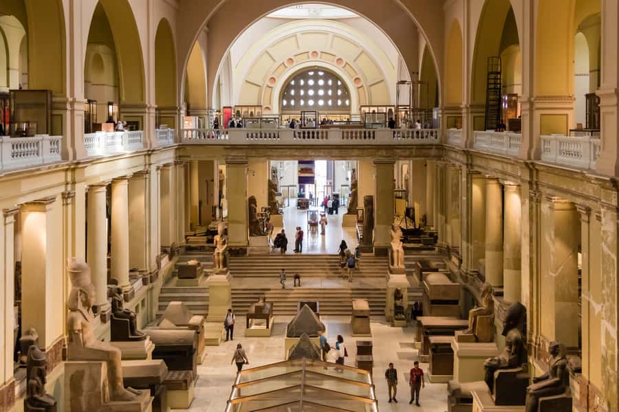 Hurghada: Cairo Pyramids, Sphinx, Museum & Bazaar Day Tour - Egyptian Museum in Cairo: 170,000 artifacts and how to make the time count