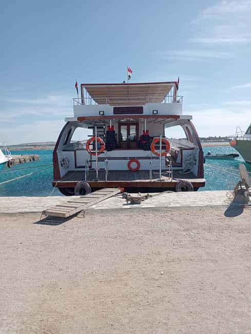 Hurghada: Dolphin & Coral Reef Snorkeling Tour with Lunch - Sun deck time, boat comfort, and the banana boat or sofa boat ride