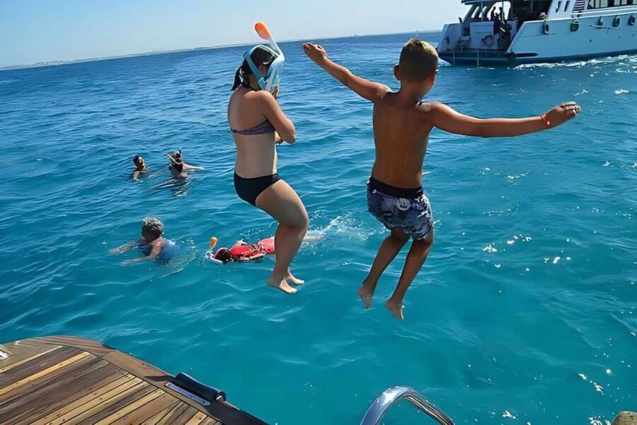 Hurghada: Dolphin Watching Boat Tour with Snorkeling & Lunch - Hurghada dolphin watching on a Red Sea boat: what the day feels like