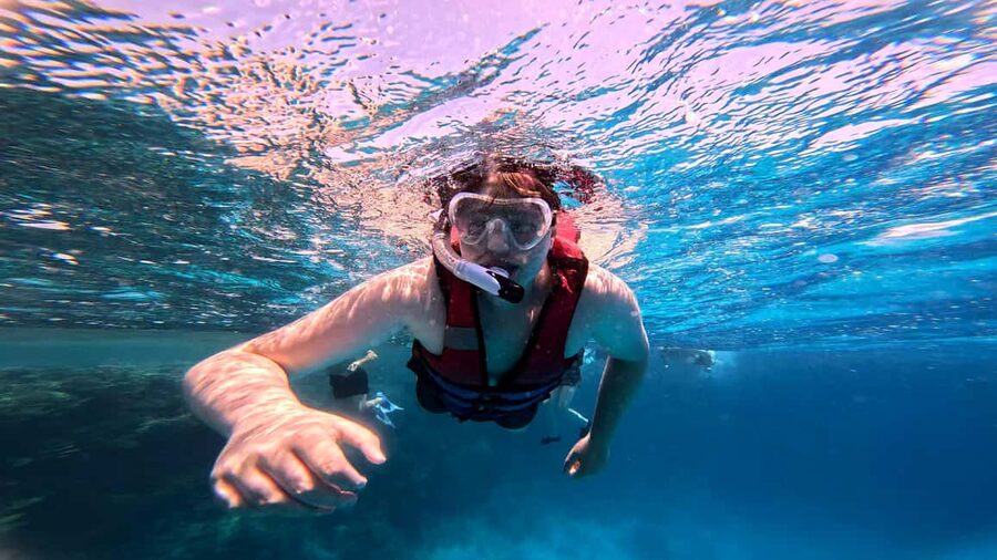 Hurghada: Dolphin Watching Boat Tour with Snorkeling & Lunch - Getting to the water: meeting point and timing that keeps you calm