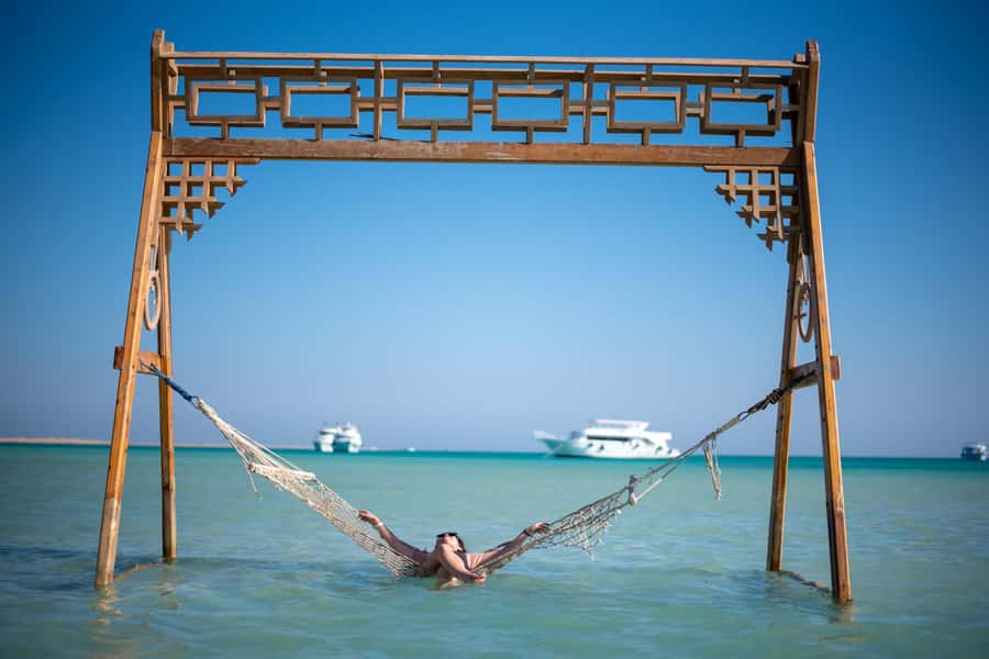 Hurghada: Elegance Yacht Cruise To Orange bay Island W lunch - The hour at Orange Bay, what you do with your feet in the sand