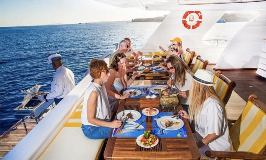 Hurghada: Elite vip snorkeling cruise with BBQ buffet lunch - Dolphins, if possible: a northbound cruise moment that adds drama