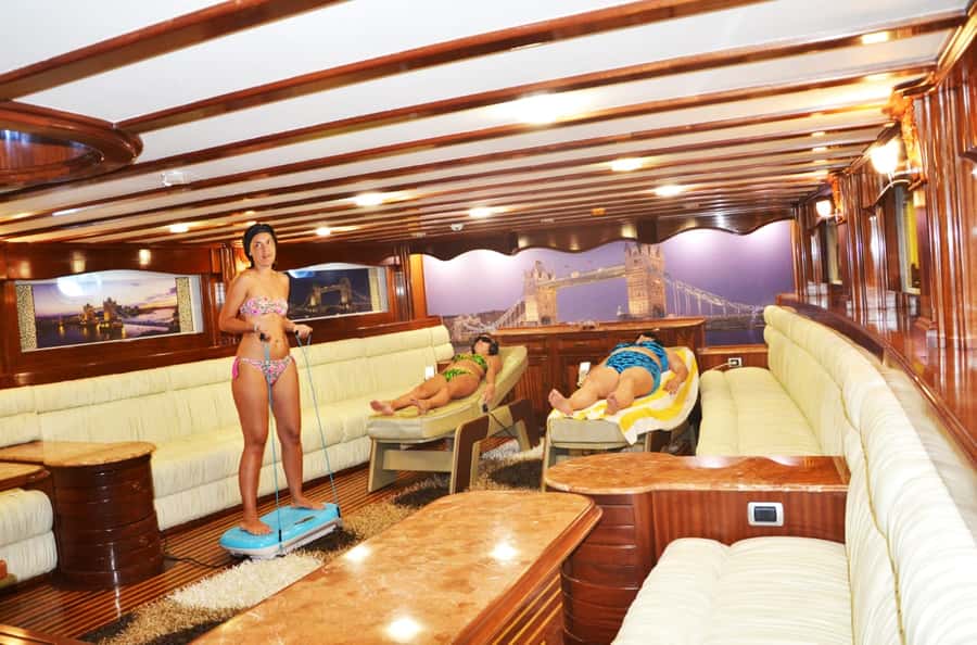 Hurghada: Elite vip snorkeling cruise with BBQ buffet lunch - BBQ buffet lunch on board: what you’ll eat and why timing helps