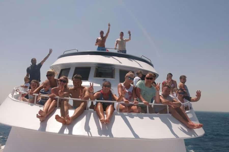 Hurghada: Full-Day Scuba Diving Tour with 2 Sites and Lunch - Morning Briefing and the First Entry Moment