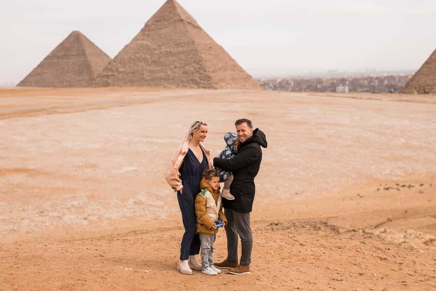 Hurghada: Giza Pyramids, Sphinx, Museum & Old Souq Day Trip - Egyptian Museum time: making 120,000+ objects feel doable