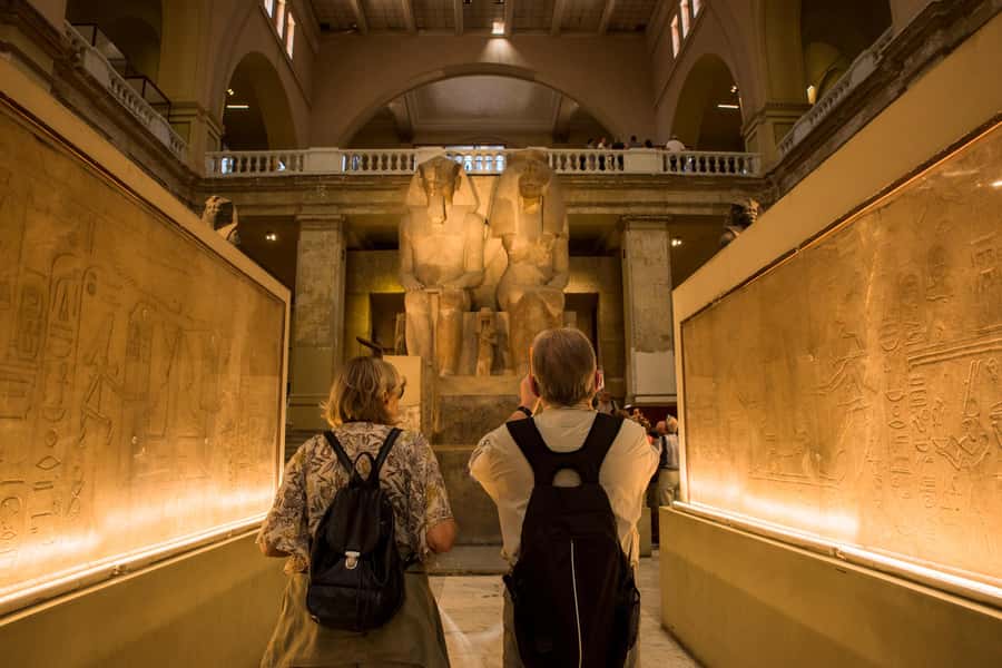 Hurghada: Giza Pyramids, Sphinx, Museum & Old Souq Day Trip - What the Egyptologist guide adds (and why it affects your whole day)
