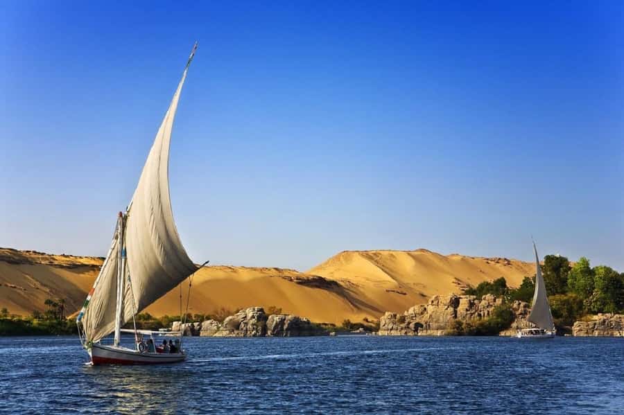 Hurghada: Luxor Highlights & King Tut Tomb Tour with Lunch - Felucca on the Nile: the breather between temples
