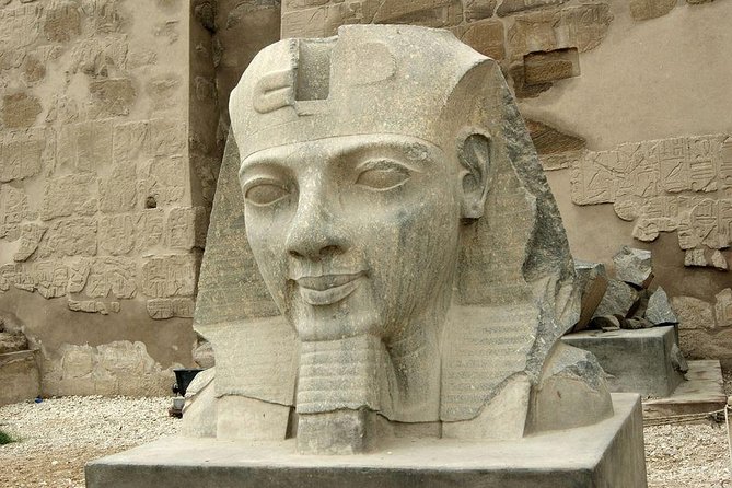 Hurghada: Luxor, Karnak, Hatshepsut and Valley of the Kings - Colossi of Memnon: a short stop with serious presence
