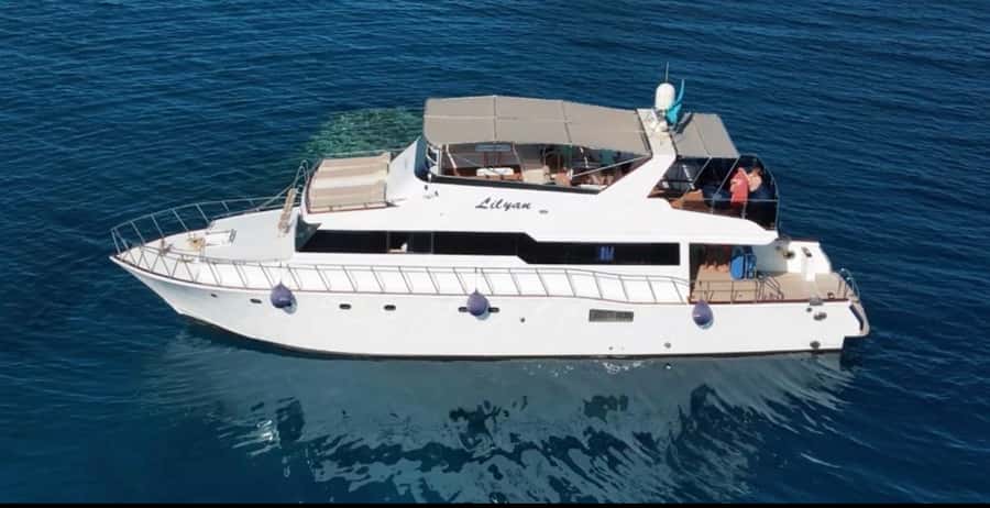 Hurghada: Luxury Yacht Trip with Personal Crew and Chef - Captain-led comfort: what “personal crew” feels like on the water
