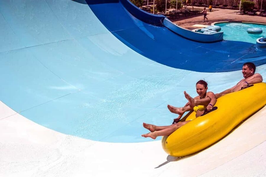 Hurghada: Makadi Water World with Lunch & Transfers - What to bring: sunscreen, sunglasses, towel, and smart footwear