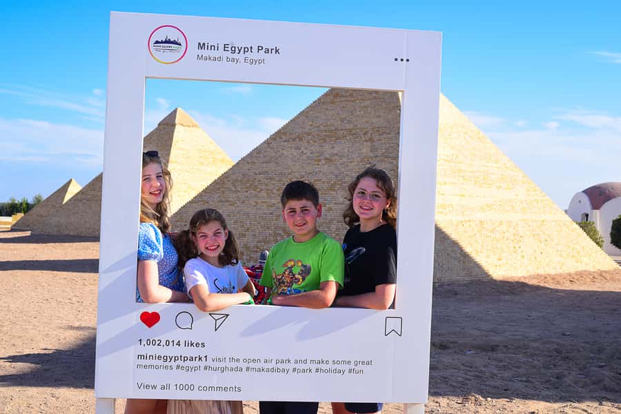 Hurghada: Mini Egypt Park Entry Ticket, Tour, and Transfers - The photography advantage: guides like Mohammed and Ahmed Dak