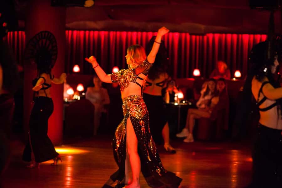 Hurghada: Naz Cabaret ticket with beverages - The show: dancers, live jazz, and the standout moments
