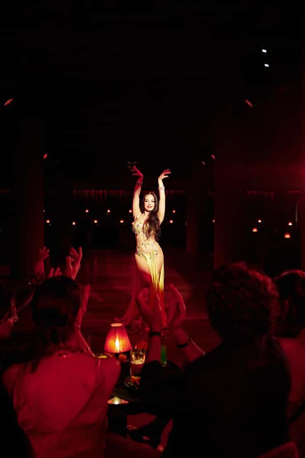 Hurghada: Naz Cabaret ticket with beverages - Price and value for a $35 cabaret ticket