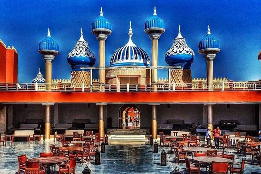 Hurghada: Neverland Musical Show Entry Tickets with Pickup - Languages, staff, and the vibe of the evening