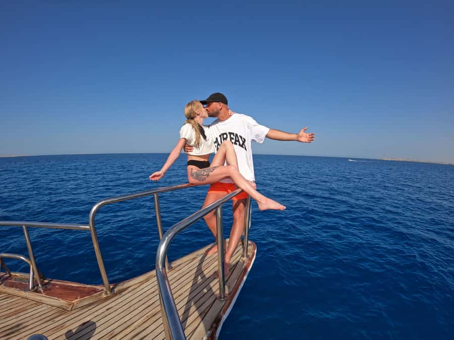 Hurghada: Orange Bay Island with breakfast, lunch & watersports - Optional parasailing: for the view lovers
