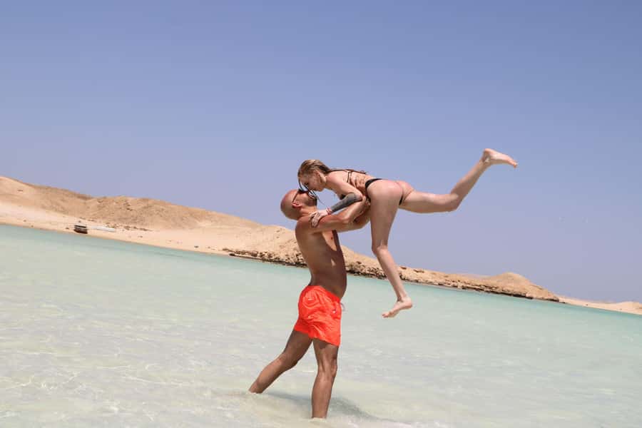 Hurghada: Orange Bay Island with breakfast, lunch & watersports - Crew, language, and feeling safe in the water