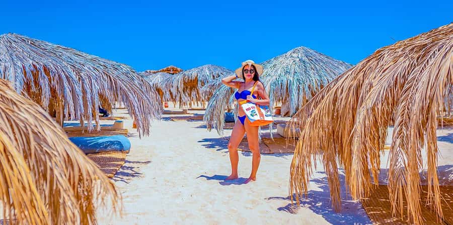 Hurghada: Paradise Island Yacht Cruise, Lunch & Snorkeling - Lunch and drinks: included food that does not feel like a throwaway