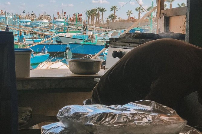 Hurghada Private Guided City Tour with Shopping - Old Port, fish market, and the daily work behind the pretty views