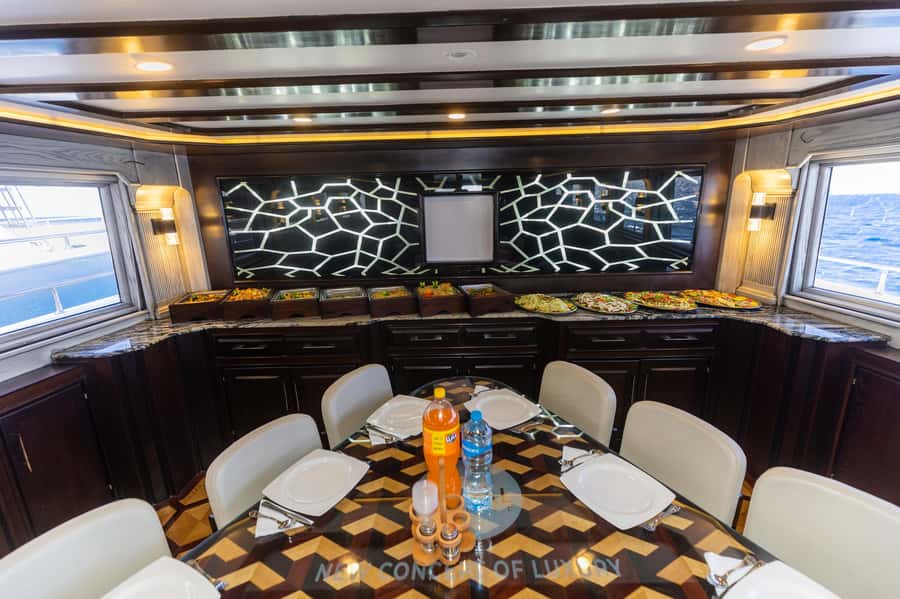 Hurghada: Royal Luxury VIP Cruise to Orange Bay with Lunch - Pickup, Van Ride, and Marina Timing: What the 510 Minutes Feels Like