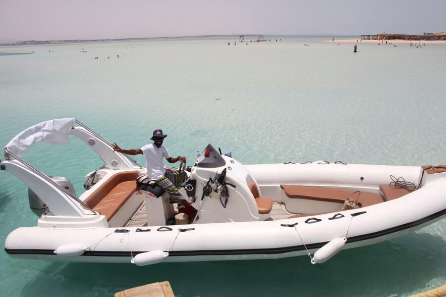Hurghada: Speedboat Parasailing Adventures & Hotel Pick up - What’s included on the boat and on the islands