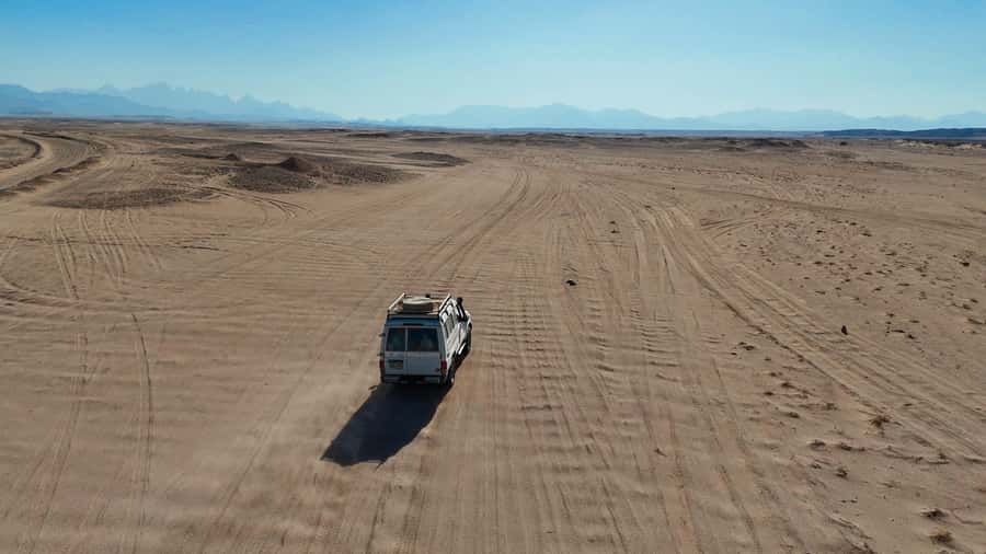 Hurghada: Star Stargazing Desert Adventure by Jeep & Dinner - Oasis farm tour with welcome drinks, animals, and a hands-on feel