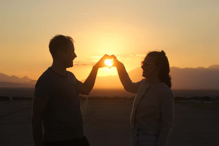 Hurghada: Star Stargazing Desert Adventure by Jeep & Dinner - Dinner under the stars: what you eat and how it lands