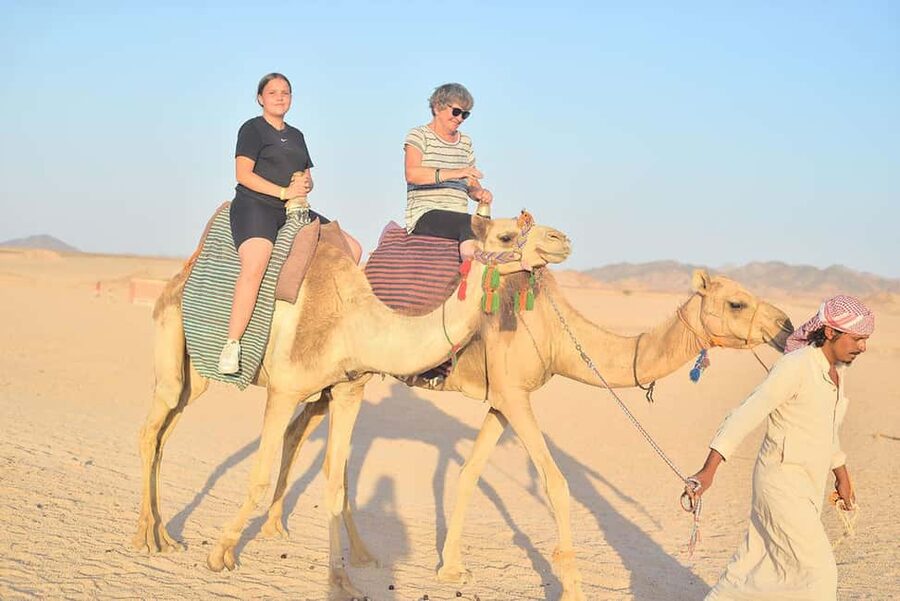 Hurghada: Unique Bedouin Craft, Handmade and Star Watching - Guides and Group Energy: When the Right People Make the Night
