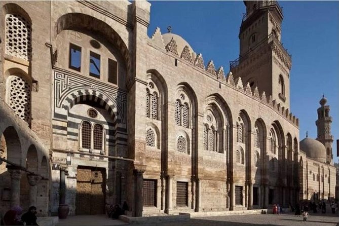 Islamic Cairo Walking Tour: Khan el Khalili, Al-Azhar Mosque - Walking Al Muizz Street: monuments, schools, and daily-life details