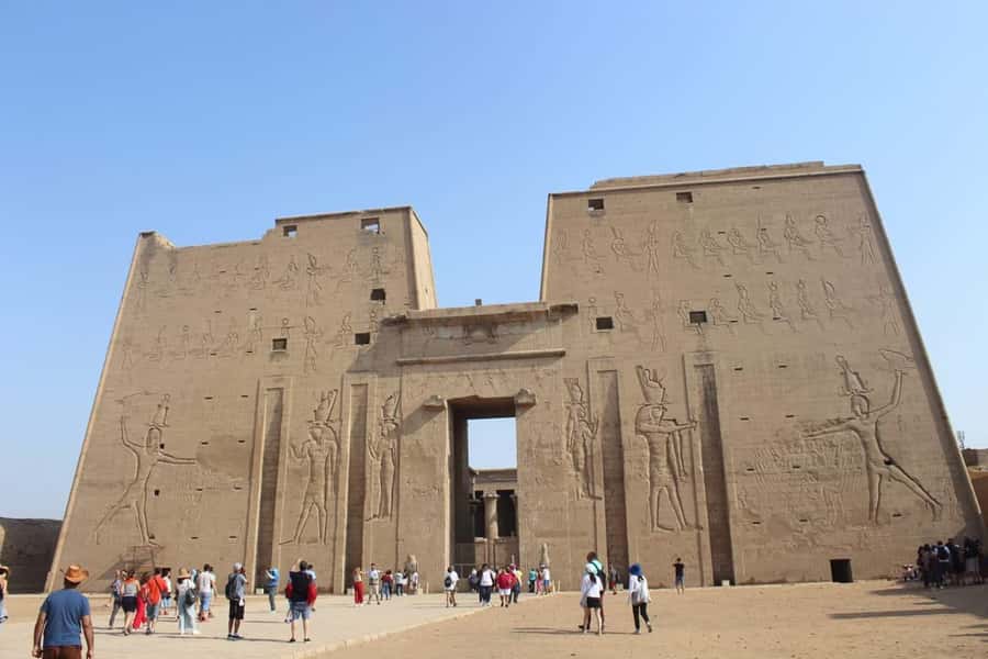 Luxor: 4 Days Nile Cruise with Guided Tours & Abu Simbel - Day 1 in Luxor West Bank, then sailing: Kings, Queens, and river views