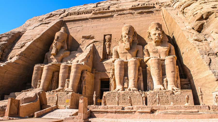 Luxor: Abu Simbel Temple Private Guided Day Trip with Lunch - Lunch in Aswan: simple, local, and actually useful on a long day