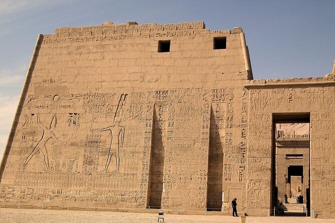 Luxor Day Tour: Explore Valley of Kings, Queens, Hatshepsut& More - Valley of the Kings: 63 tombs and the right tomb order