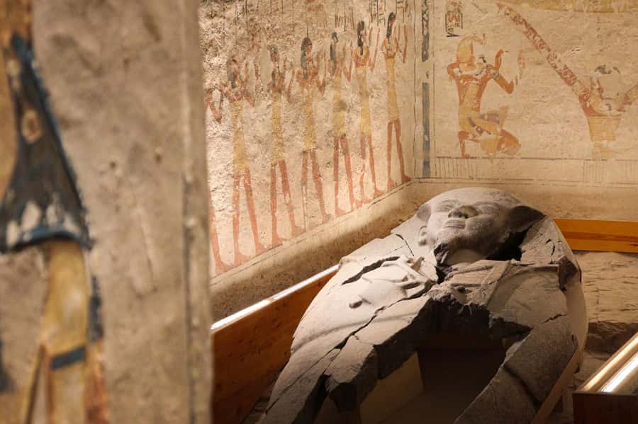 Luxor Day Trip from Hurghada Small Group & Tutankhamun Tomb - Tutankhamun and Ramses V and VI: How to Choose Tombs Without Surprises