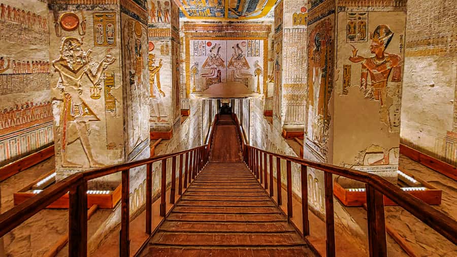 Luxor: Medinet Habu, Deir el-Medina & Valley of Queens Tour - Deir el-Medina: the Valley of the Workers and the power of preserved frescoes