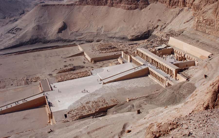 Luxor: Medinet Habu, Deir el-Medina & Valley of Queens Tour - Guide languages, timing, and the feel of a well-run morning