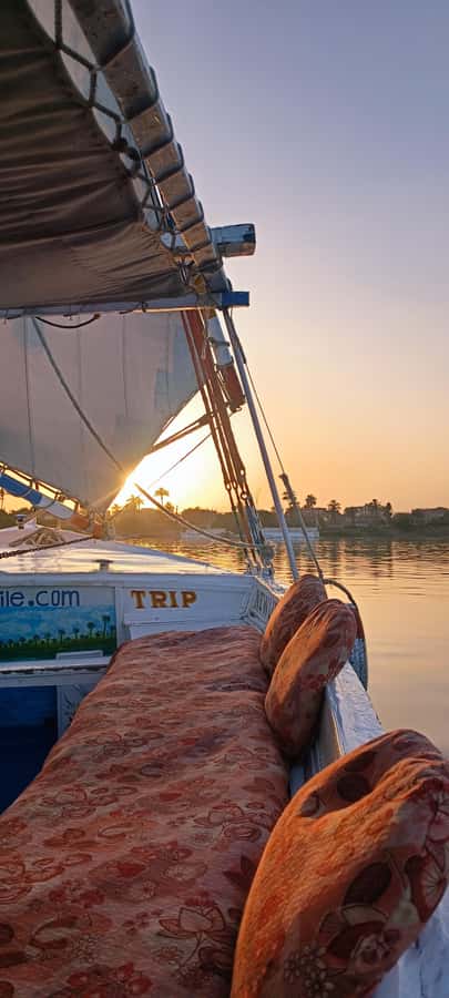 Luxor: Nile River Private Sunset Felucca Ride - Wind reality check: sailing first, motorboat tow if needed