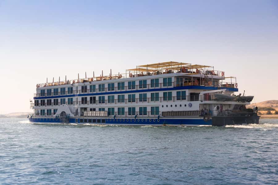 Luxor: One-night Nile Cruise to Aswan with Transfer - Day 2: breakfast, pool time, luggage drop, then Aswan pickup
