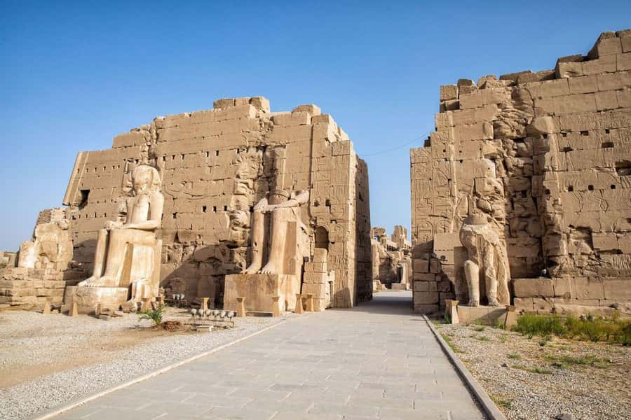 Luxor: Private Full-Day Luxor Highlights Tour with Pickup - Queen Hatshepsut at El Dir El Bahari: power told through design