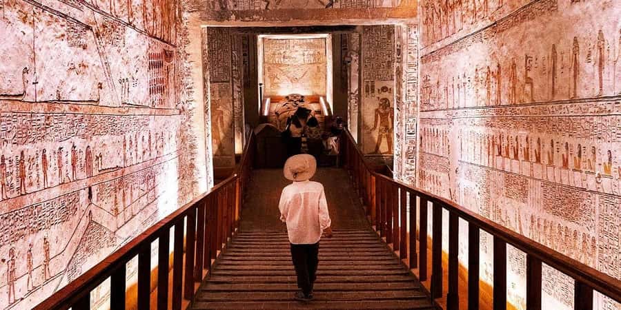 Luxor: Valley of the Kings and Queens Guided Tour with Lunch - The included lunch: local food, buffet style, and a few practical tips