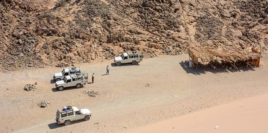 Makadi Bay: Mega Tour Jeep, ATV, Buggy, Camel, Dinner & Show - Dinner and Sahara Park show: culture with a practical edge