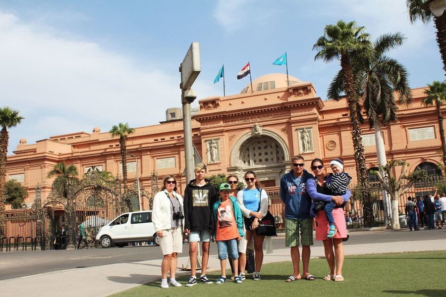 Marsa Alam: Ancient Cairo & Giza Pyramids Day Trip by Plane - Egyptian Museum: The Upside and the Time Crunch