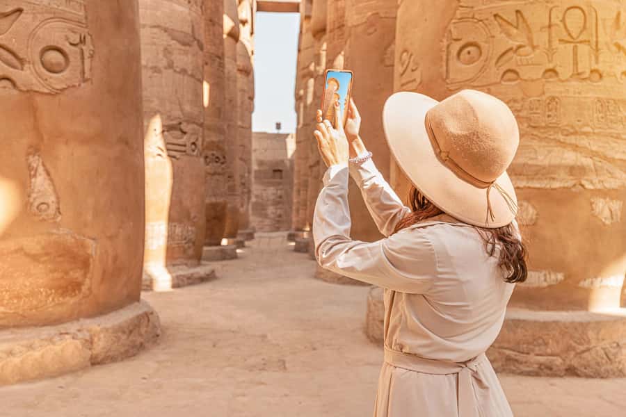 Marsa Alam : Over Day Tour to Luxor & Balloon Ride & Felucca - Colossi of Memnon: the photo moment that ends the West Bank sweep