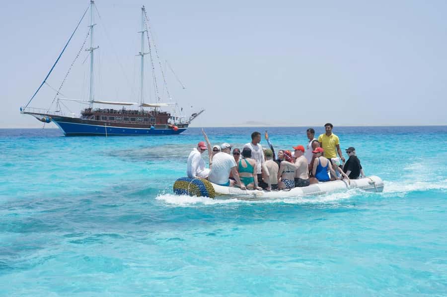 Marsa Alam: Pirates Premium Boat to turtle bay with lunch - A luxury sailing boat day in Marsa Alam, built around two snorkel stops