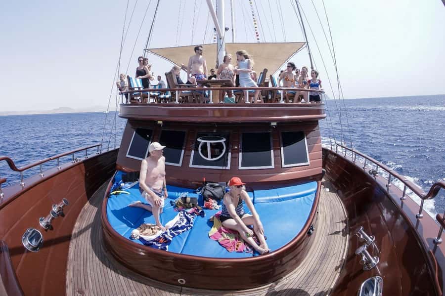Marsa Alam: Pirates Premium Boat to turtle bay with lunch - Port Ghalib Marina time: shopping can run long