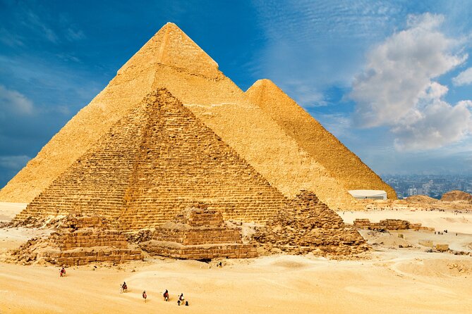 MrBeast 100 Hours Inside the Pyramids: An Exclusive Tour - Egyptologist guidance at the pyramids: how the stories get you past wow