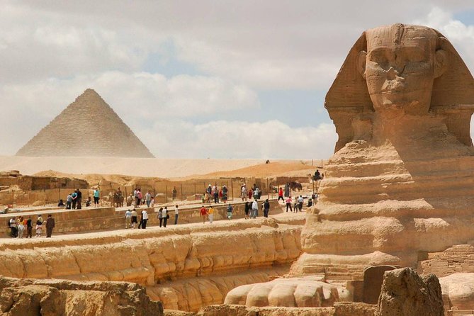 Private Day Tour to Giza Pyramids, Memphis, Sakkara and Dahshur - Giza Plateau: Sphinx Views and Valley Temple Stops