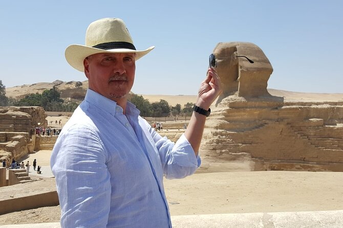 Private guided tour to Giza Pyramids, and Great Sphinx - Stop 3: Khafre’s Pyramid and how it connects to the Sphinx