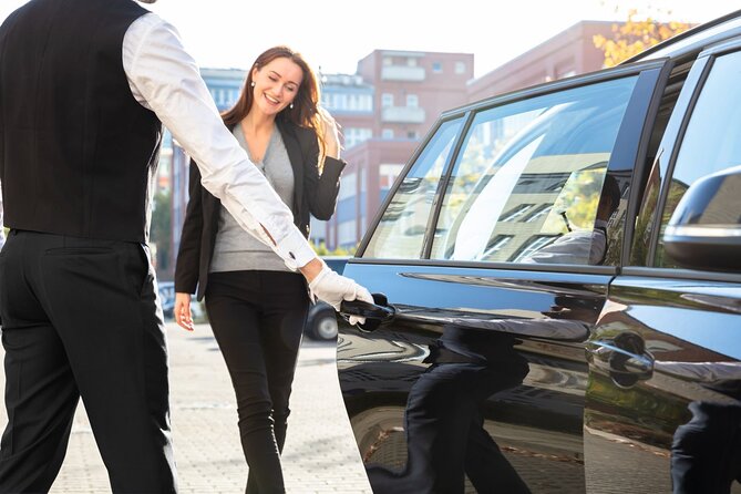 Private HRG Airport Transfer Service - Meeting Your Driver at HRG Without the Airport Scavenger Hunt