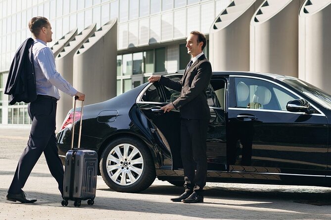 Private HRG Airport Transfer Service - Small Extras That Add Up: Communication, Support, and Safety Feel