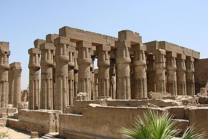 Private Over Day Tour to Luxor from Marsa Alam - Colossi of Memnon: big statues, smaller story beats