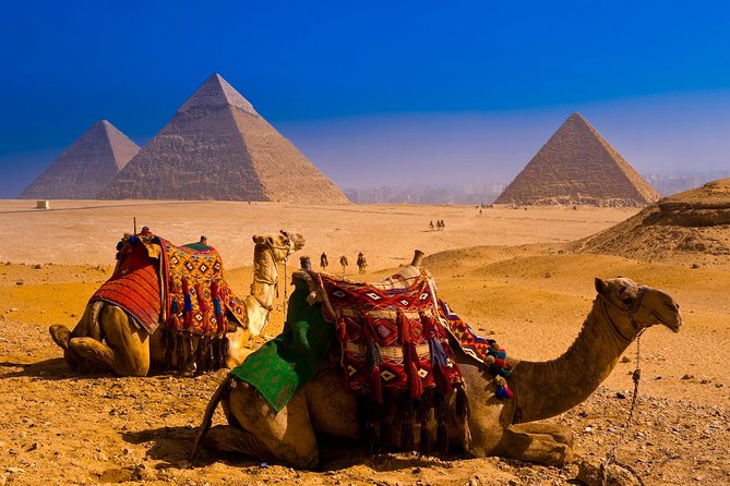Private Tour Pyramids of Giza and Sphinx from Giza - Khafre’s Pyramid stop: a calmer lead-in to Cheops